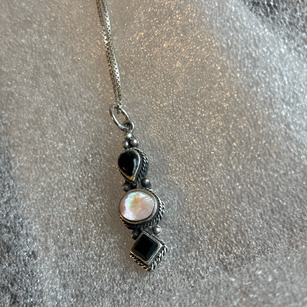 Vintage Sterling Silver 925 Onyx Mother of Pearl Necklace - Picture 13 of 15
